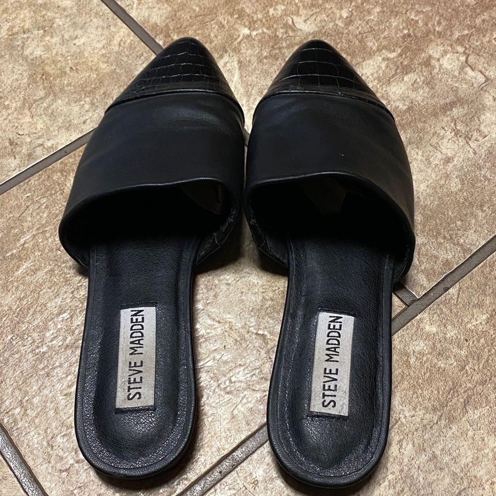 Steve Madden Elegant Black Size 7.5M Mules Career Academia Flats Collegiate - Picture 6 of 7